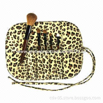Makeup gift brush set with wooden handle and leopard pattern pouch